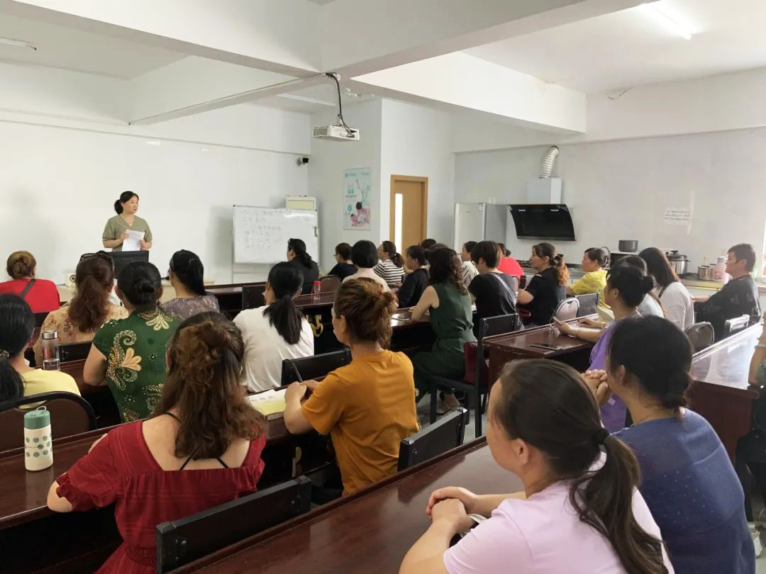 家政服務業(yè)機遇與困難并行，經(jīng)營家政公司如何解決這些難題？
